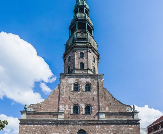 St._Peter's_Church_facade,_Riga,_Latvia_-_Diliff